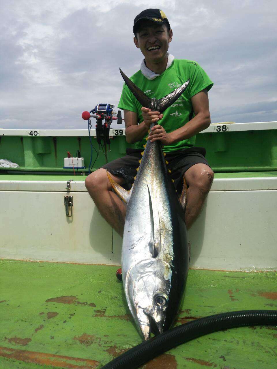 【速報】台風後の出船、コマセに付いたのはやはり3日後の今日！　コマセキハダ、バリ食い中！