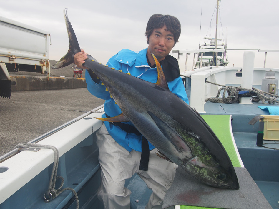 【8月29日】コマセキハダ船、6ヒットのち今日の勝者は貸し竿で初トライの方！　ライブベイトでもキハダのバレ数回！