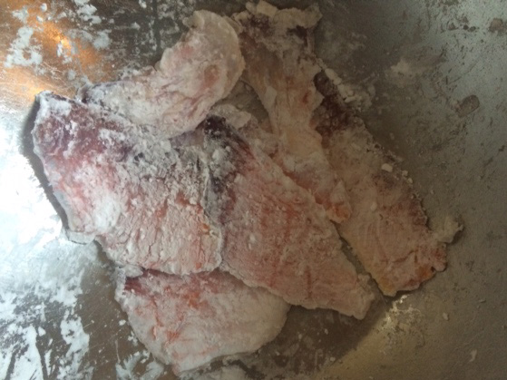 ウロコ付きアマダイ皮の唐揚げ