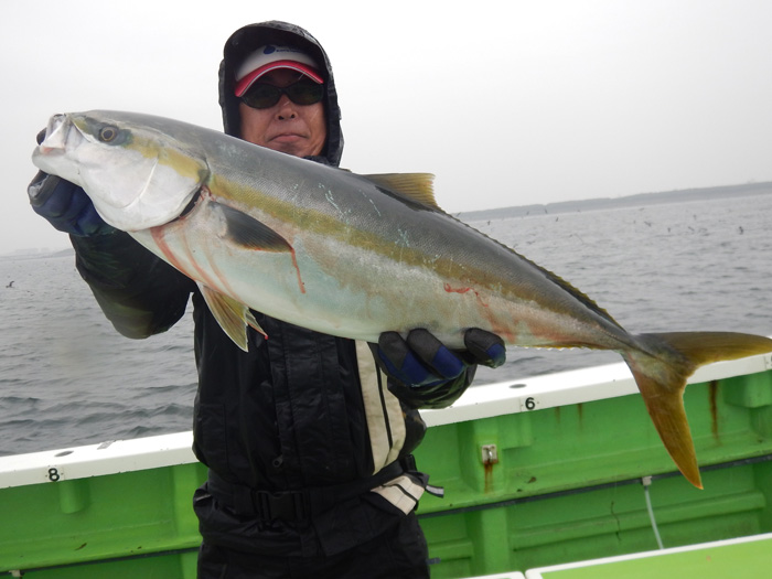 【6月12日】シイラ船で連日ワラサをキャッチ。5〜5.5キロを2人で3尾！