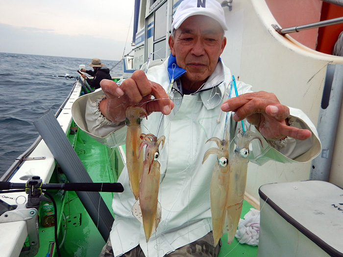 【9月24日】コマセキハダ船、コマセ&エビング連日の勝利! ライト五目船も全員もちろんクーラー満タン!