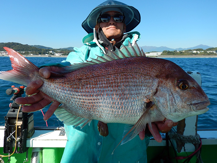 【10月25日】カワハギ船、トップ45尾のロケットスタート！　海悪の中ライトアマダイ、コマセマダイもまずまずの釣果