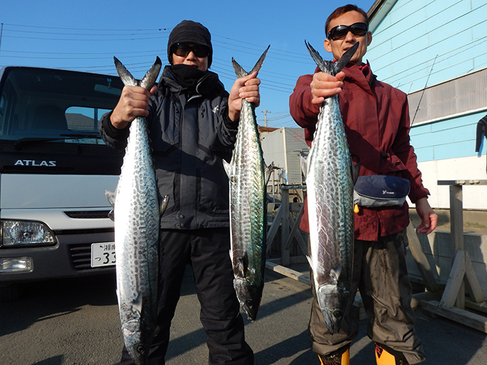 【2月4日】サワラ船、またしても興奮のトップでキャッチ！　キンメ五目船で黒ムツ好釣果！