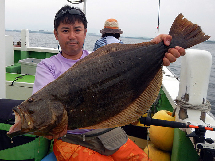 【速報】激熱ライトヒラメ五目船、最大3.2キロ、トップ3尾！　明日と明後日スルメイカ＆キスの竿頭氏にスペシャルパスポート進呈！