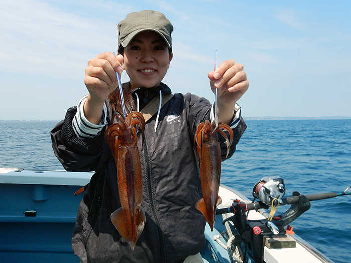 【速報】クリアな潮で全船大漁！　エボシ沖でスルメイカの乗り復活。1時間流しっぱなしも！