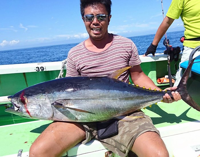 【超速報】8号船、エビングで2尾、コマセで1尾のキハダマグロをキャッーーーッチ！　